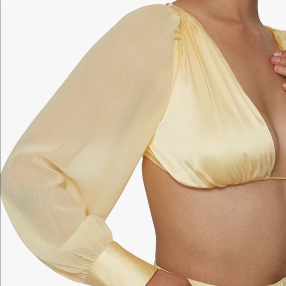 Cute cropped puff sleeve satin blouse - Picture 5 of 5